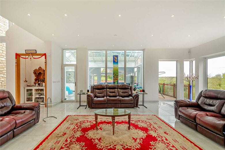 8 bedroom house, Cragtops, Pinfold Lane WF8 - Available