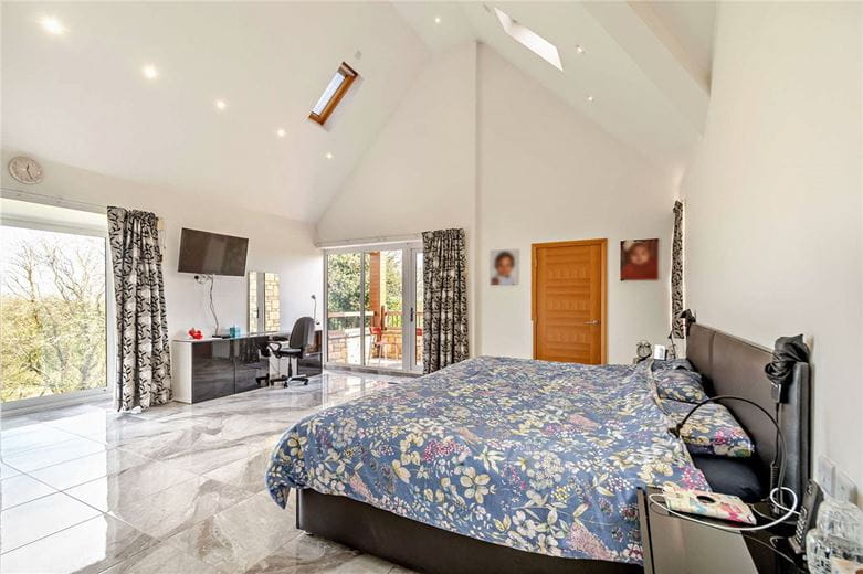 8 bedroom house, Cragtops, Pinfold Lane WF8 - Available