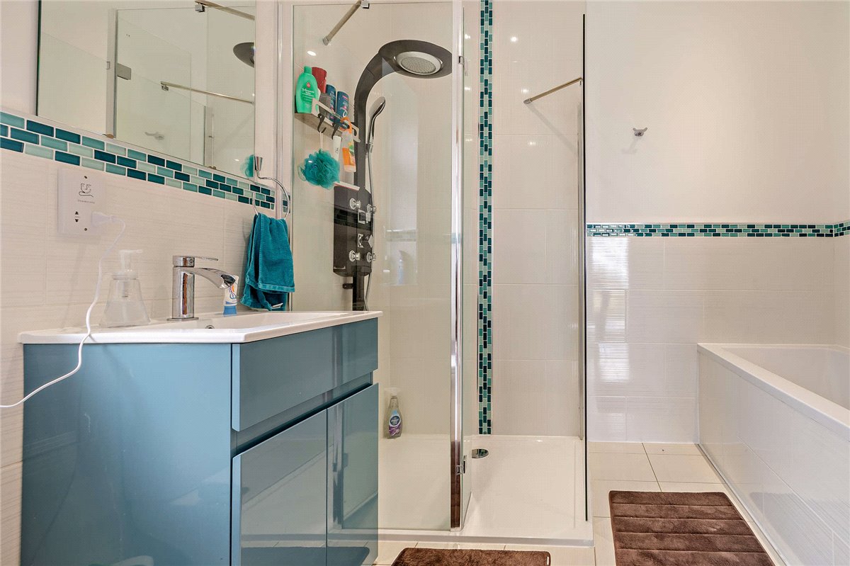 8 bedroom house, Cragtops, Pinfold Lane WF8 - Available