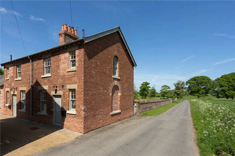 2 bedroom cottage, 1 Myton Grange Cottage, Myton On Swale YO61 - Available