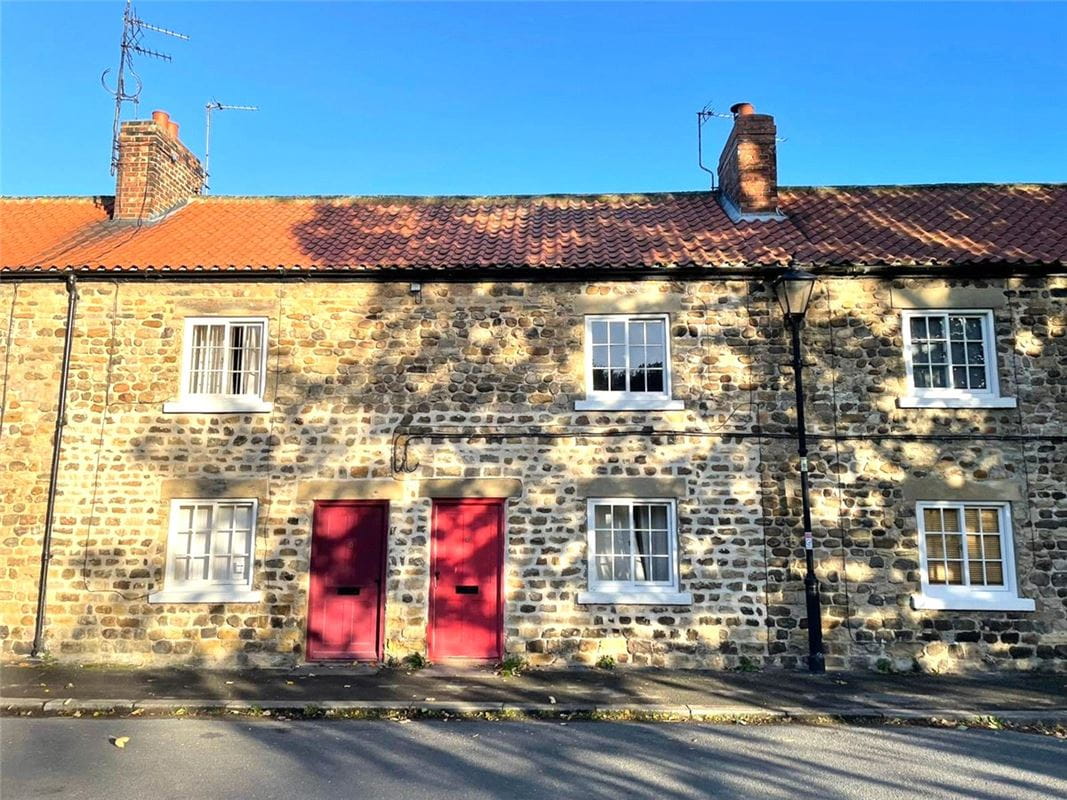 2 bedroom cottage, Long Row, West Tanfield HG4