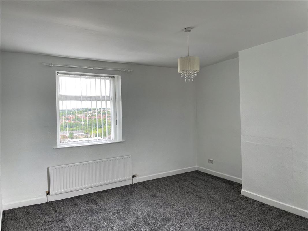 2 bedroom cottage, Kirkgate, Hanging Heaton WF17