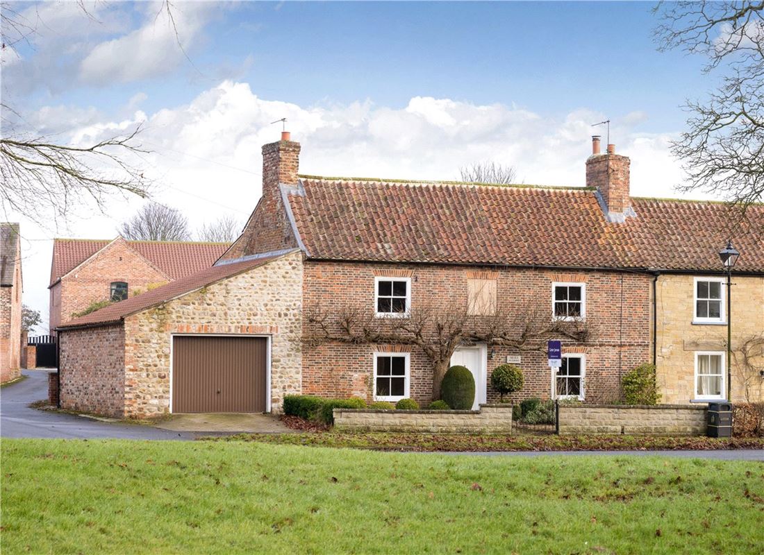 4 bedroom cottage, The Green, Kirklington DL8