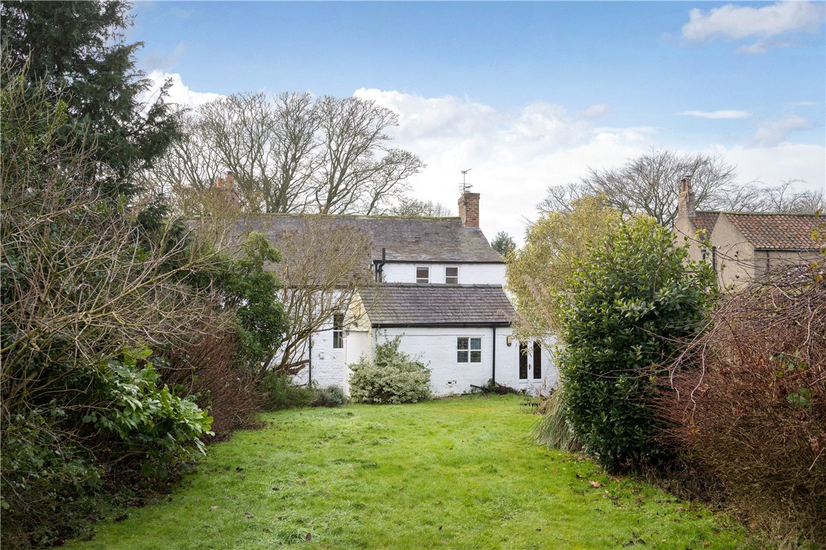 4 bedroom cottage, The Green, Kirklington DL8