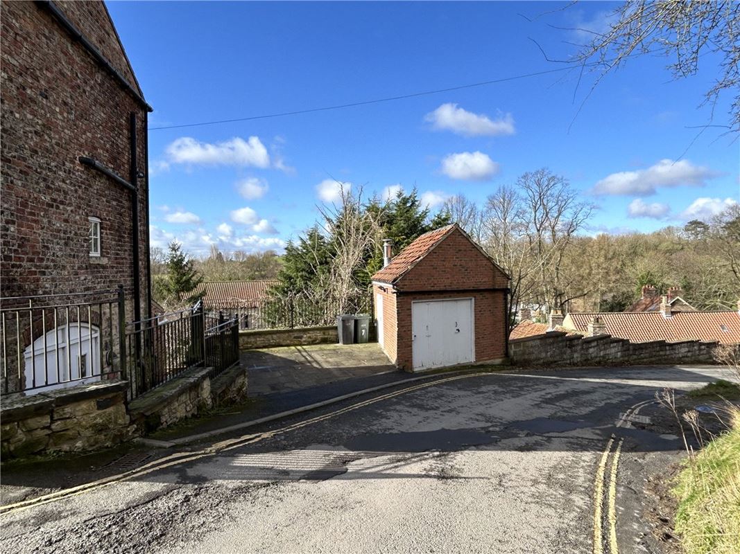 4 bedroom house, Castle Road, Pickering YO18