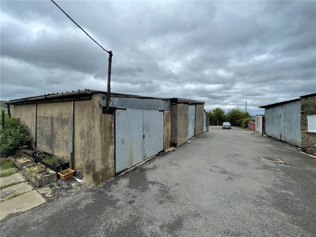  Farm, 1 Copside, Huddersfield HD7 - Available