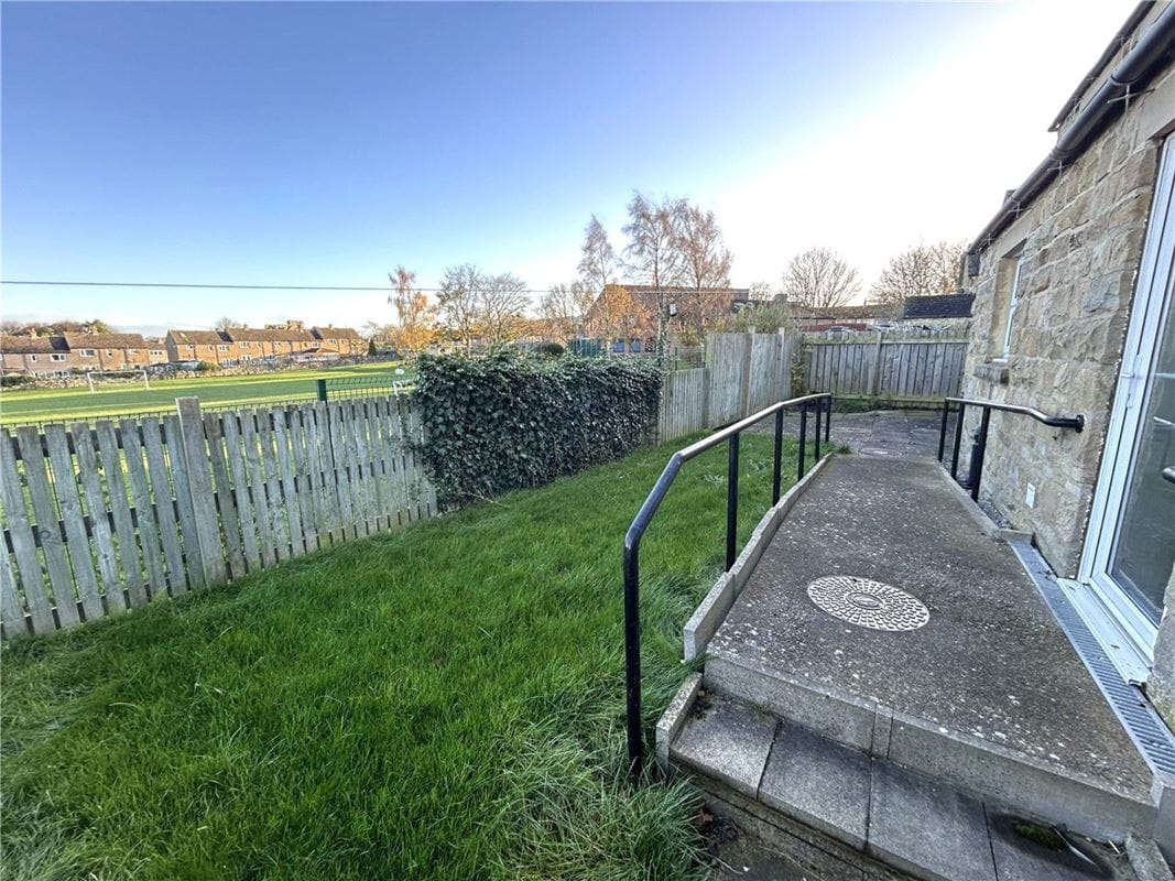 4 bedroom house, The Springs, Middleham DL8 - Available