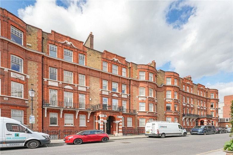 4 bedroom flat, Wynnstay Gardens, Kensington W8 - Available