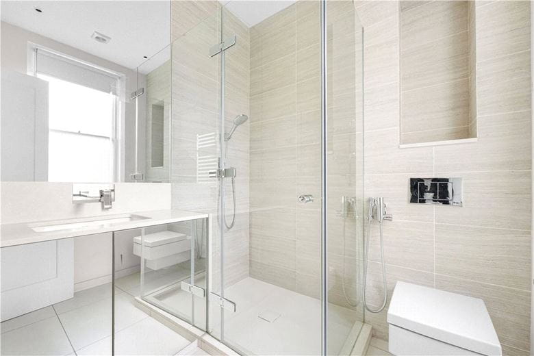 4 bedroom flat, Wynnstay Gardens, Kensington W8 - Available