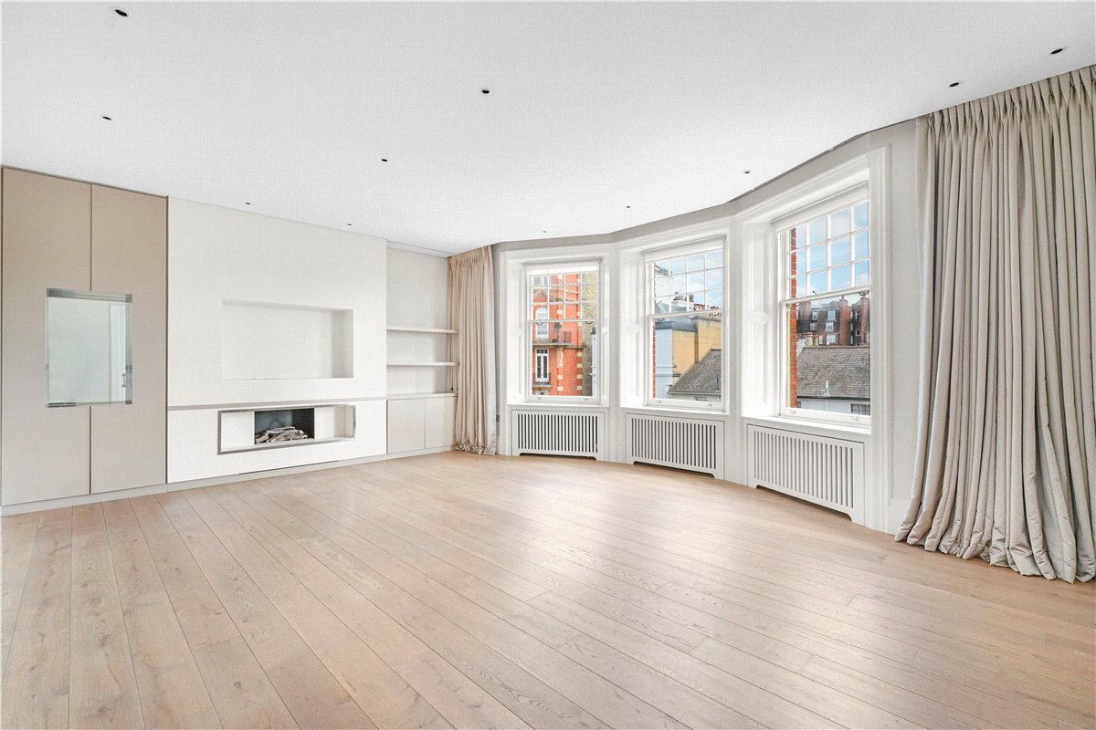 4 bedroom flat, Wynnstay Gardens, Kensington W8 - Available