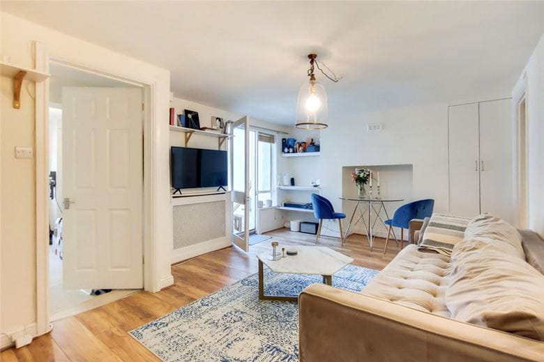 2 bedroom flat, Moorhouse Road, Notting Hill W2 - Available