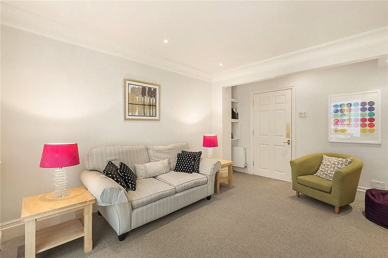 4 bedroom house, Waterden Court, Queensdale Place W11 - Available