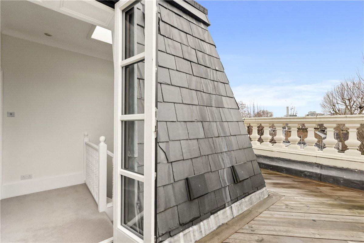 3 bedroom flat, Addison Road, Holland Park W14 - Available