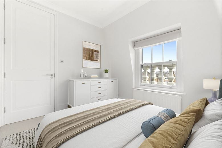 3 bedroom flat, Addison Road, Holland Park W14 - Available