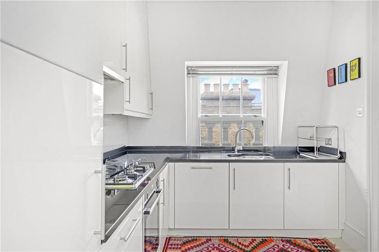 3 bedroom flat, Addison Road, Holland Park W14 - Available
