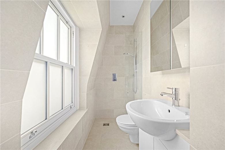 3 bedroom flat, Addison Road, Holland Park W14 - Available