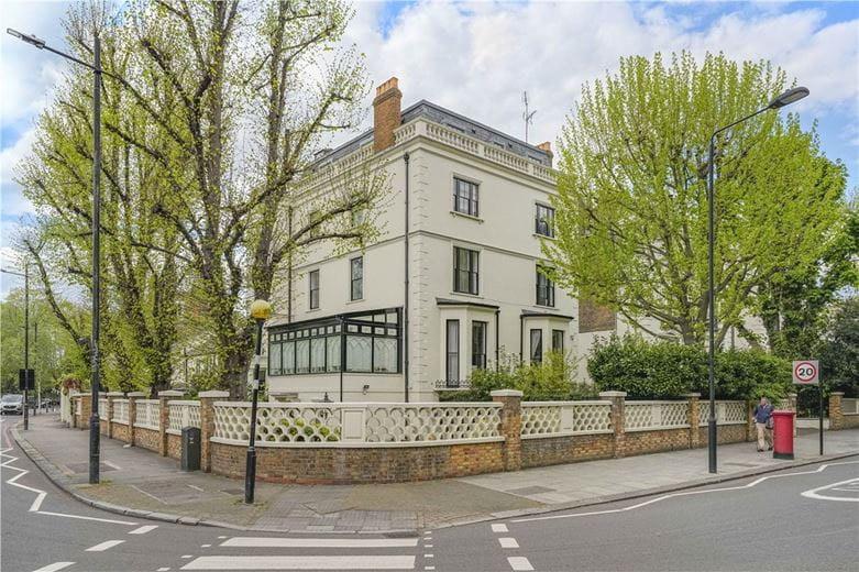3 bedroom flat, Addison Road, Holland Park W14 - Available