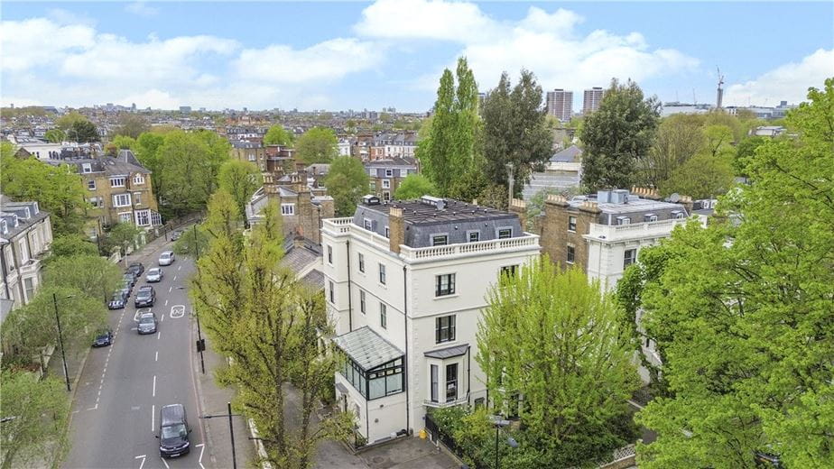 3 bedroom flat, Addison Road, Holland Park W14 - Available