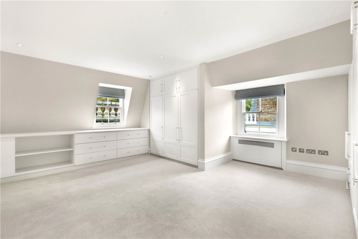 3 bedroom flat, Addison Road, London W14 - Available