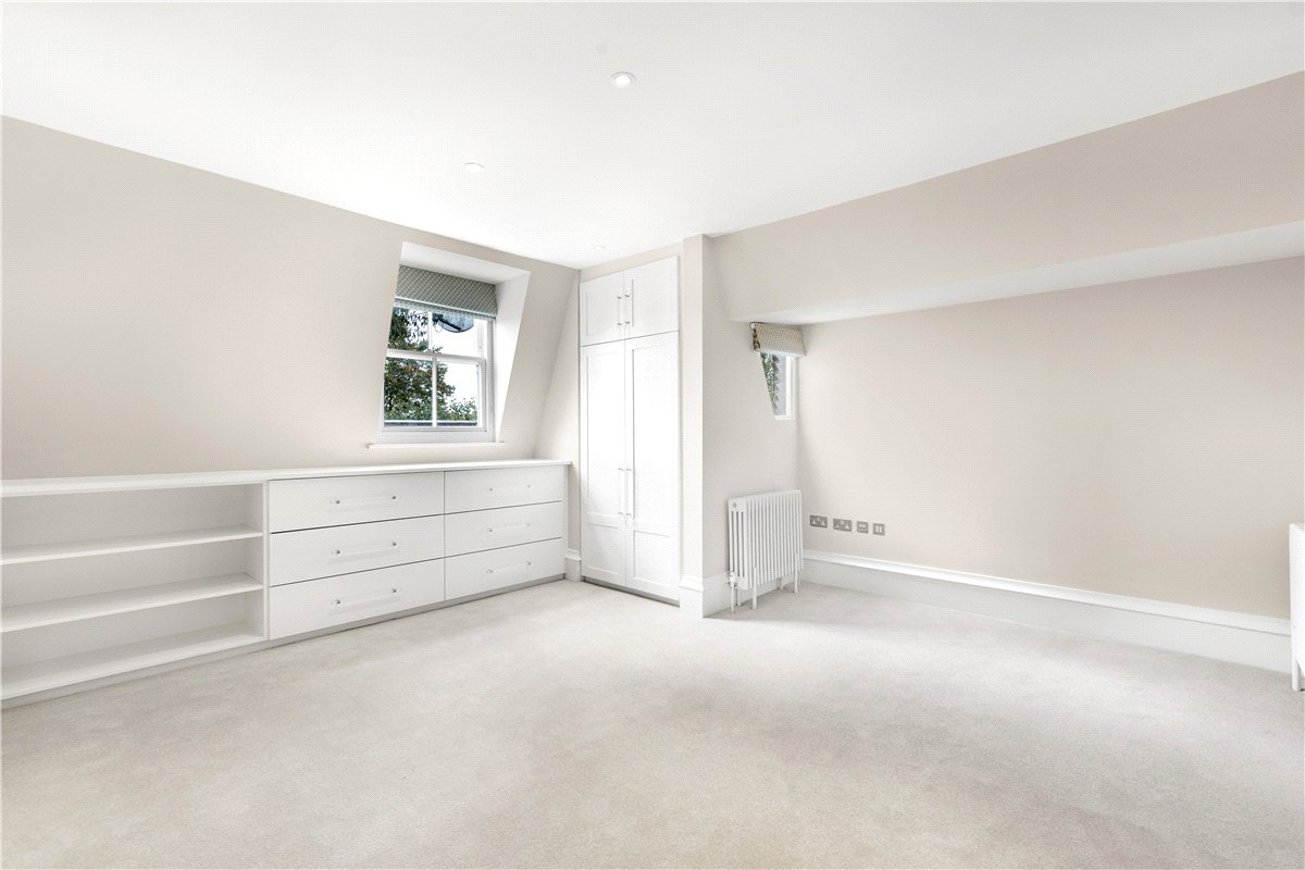 3 bedroom flat, Addison Road, London W14 - Available
