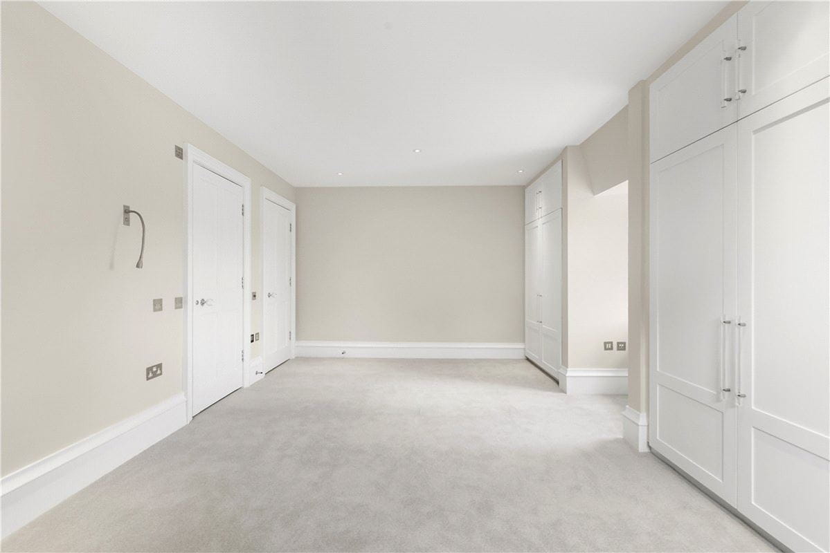 3 bedroom flat, Addison Road, London W14 - Available