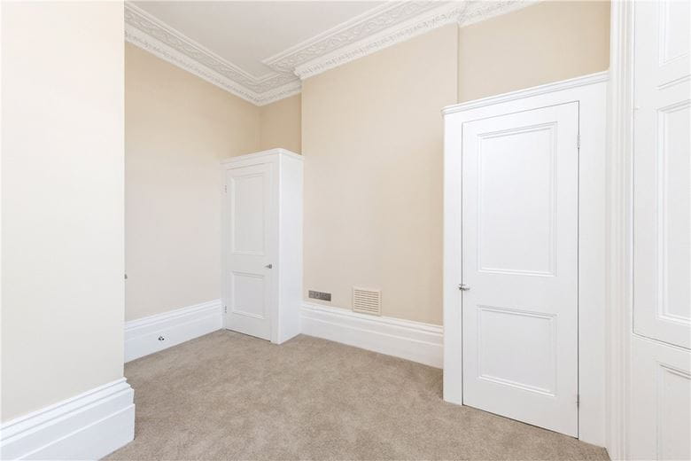 1 bedroom flat, Norland Square, Holland Park W11 - Let Agreed