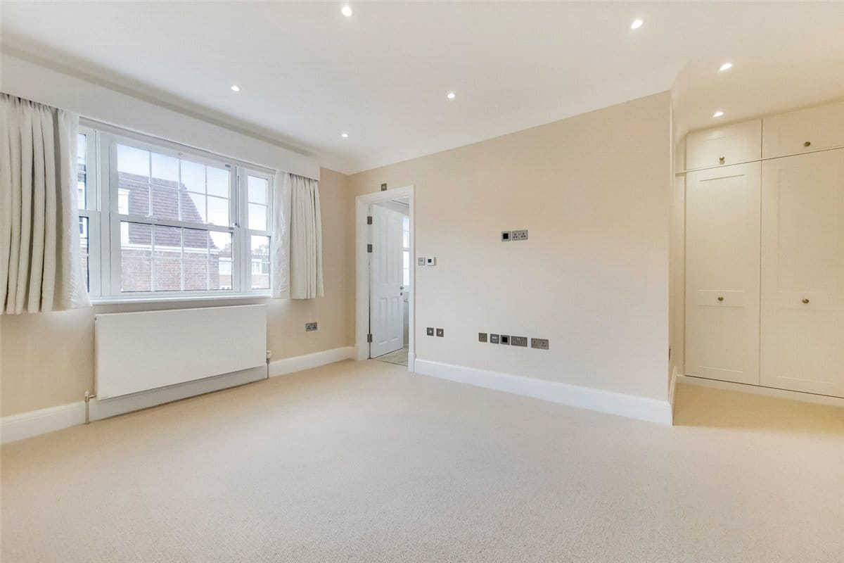 4 bedroom house, Abbotsbury Road, Holland Park W14 - Available