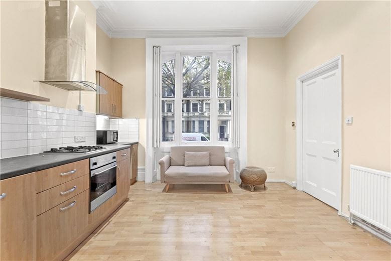 1 bedroom flat, Royal Crescent, Holland Park W11 - Available