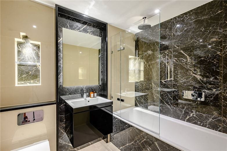 3 bedroom flat, Edgware Road, W2 - Available