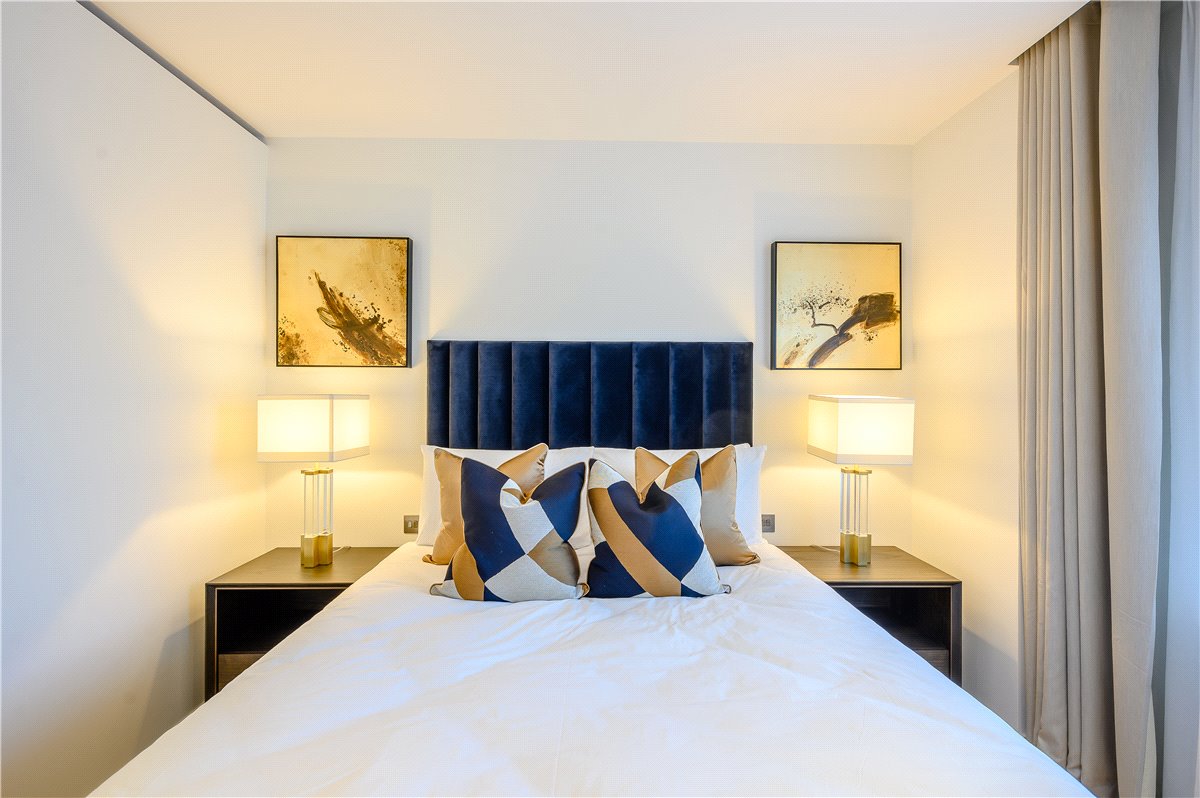 3 bedroom flat, Edgware Road, W2 - Available