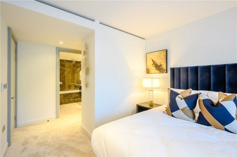 3 bedroom flat, Edgware Road, W2 - Available