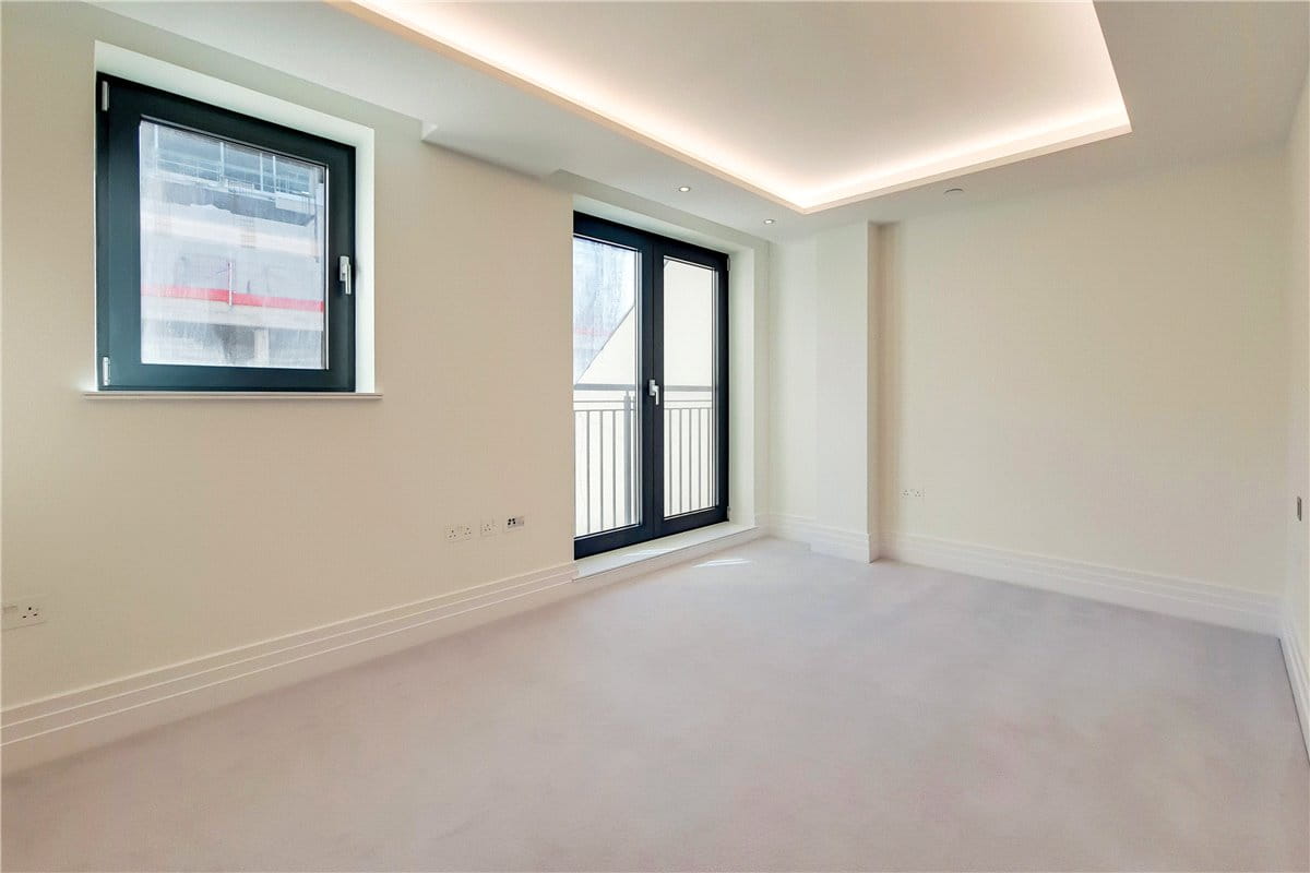 2 bedroom flat, Kensington Gardens Square, London W2 - Available