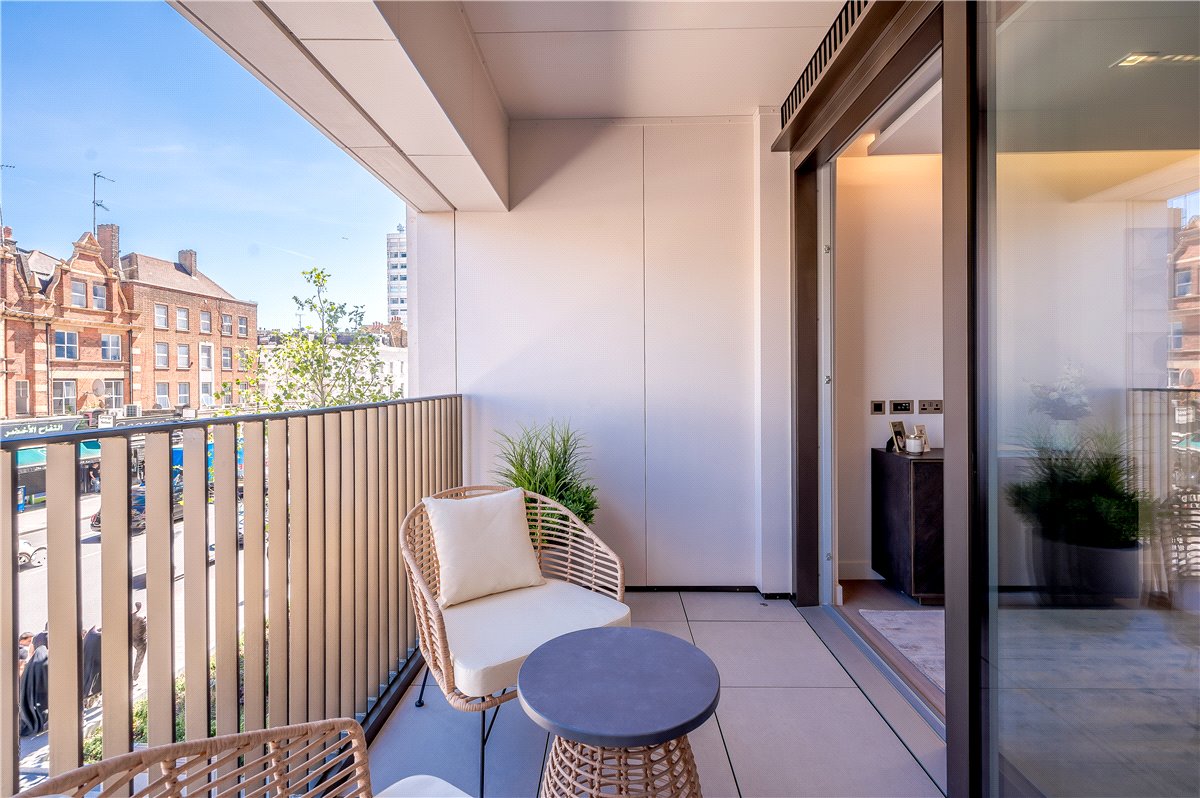 2 bedroom flat, Edgware Road, London W2 - Available