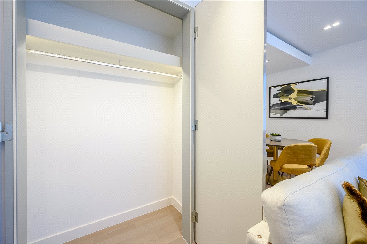 2 bedroom flat, Edgware Road, London W2 - Available