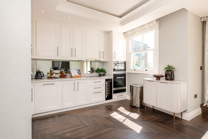 2 bedroom flat, Prince of Wales Terrace, London W8 - Available