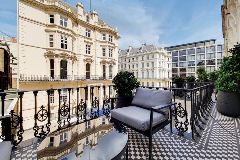 2 bedroom flat, Prince of Wales Terrace, London W8 - Available