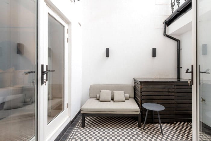 3 bedroom flat, Prince of Wales Terrace, London W8 - Available