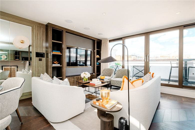 3 bedroom flat, Prince of Wales Terrace, London W8 - Available