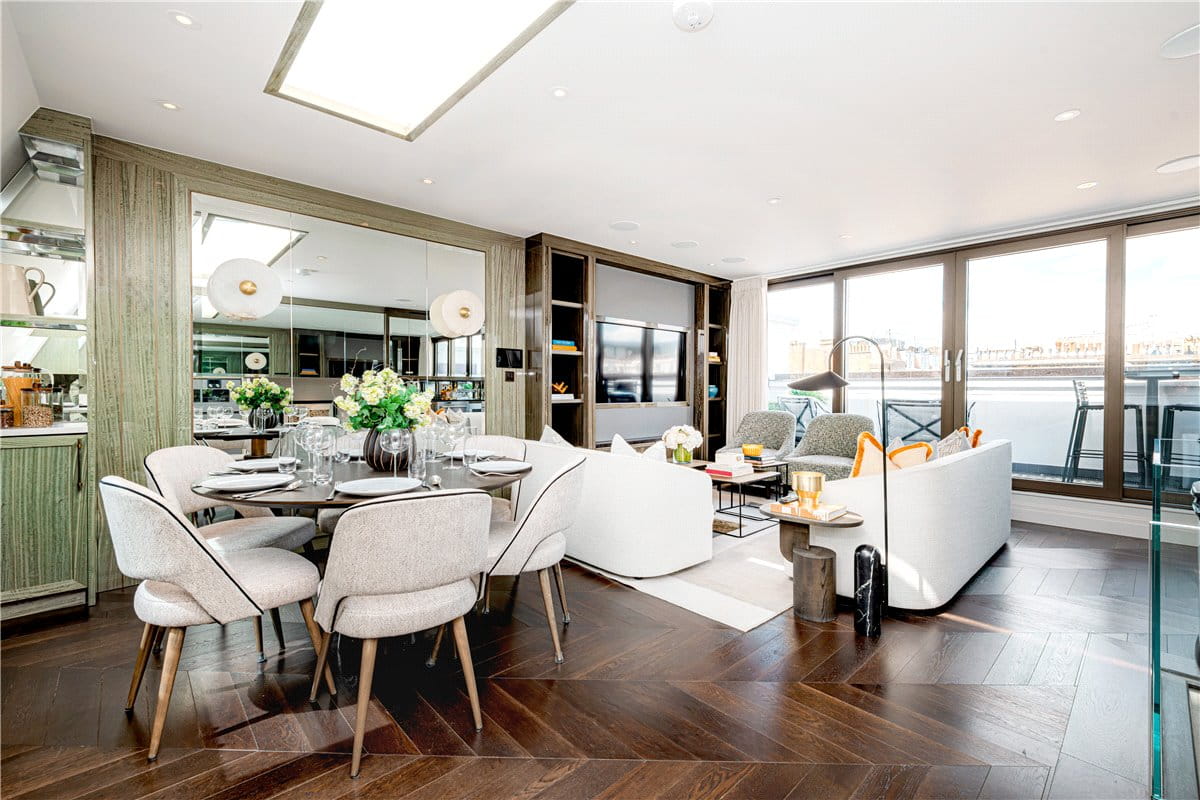 3 bedroom flat, Prince of Wales Terrace, London W8 - Available