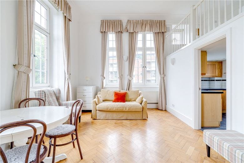 2 bedroom flat, Rosebery Avenue, Clerkenwell EC1R