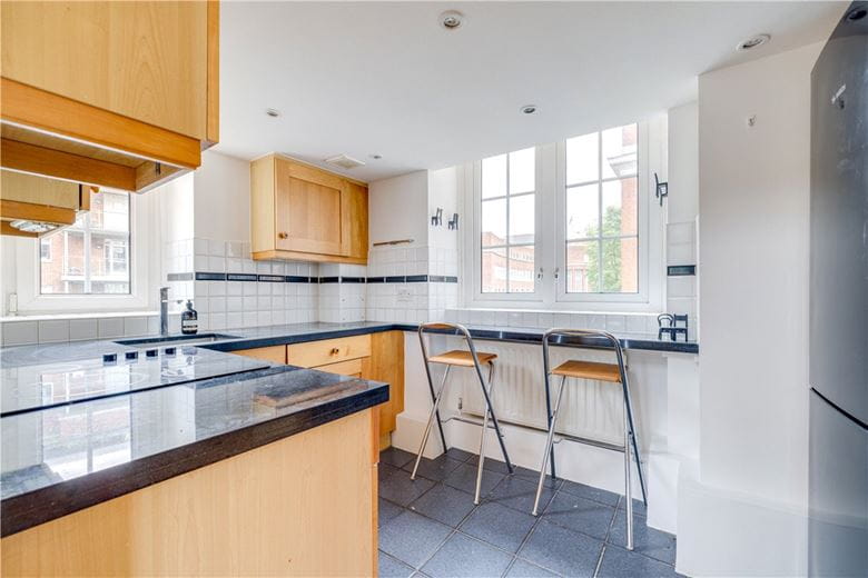 2 bedroom flat, Rosebery Avenue, Clerkenwell EC1R