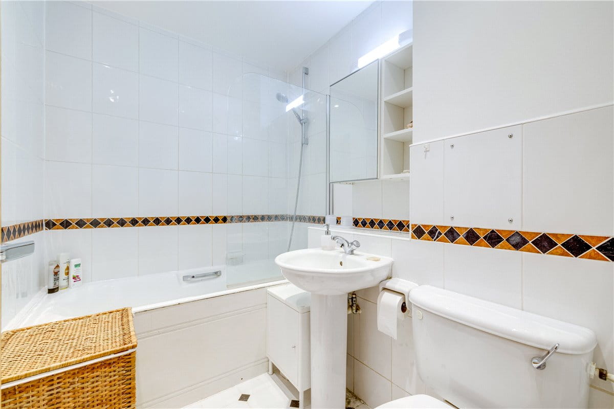 2 bedroom flat, Rosebery Avenue, Clerkenwell EC1R