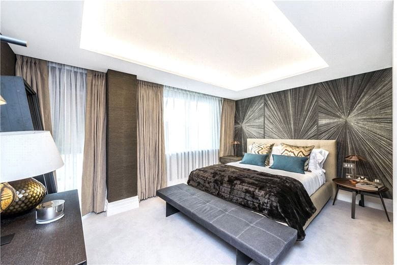 2 bedroom flat, Kensington Gardens Square, London W2 - Available