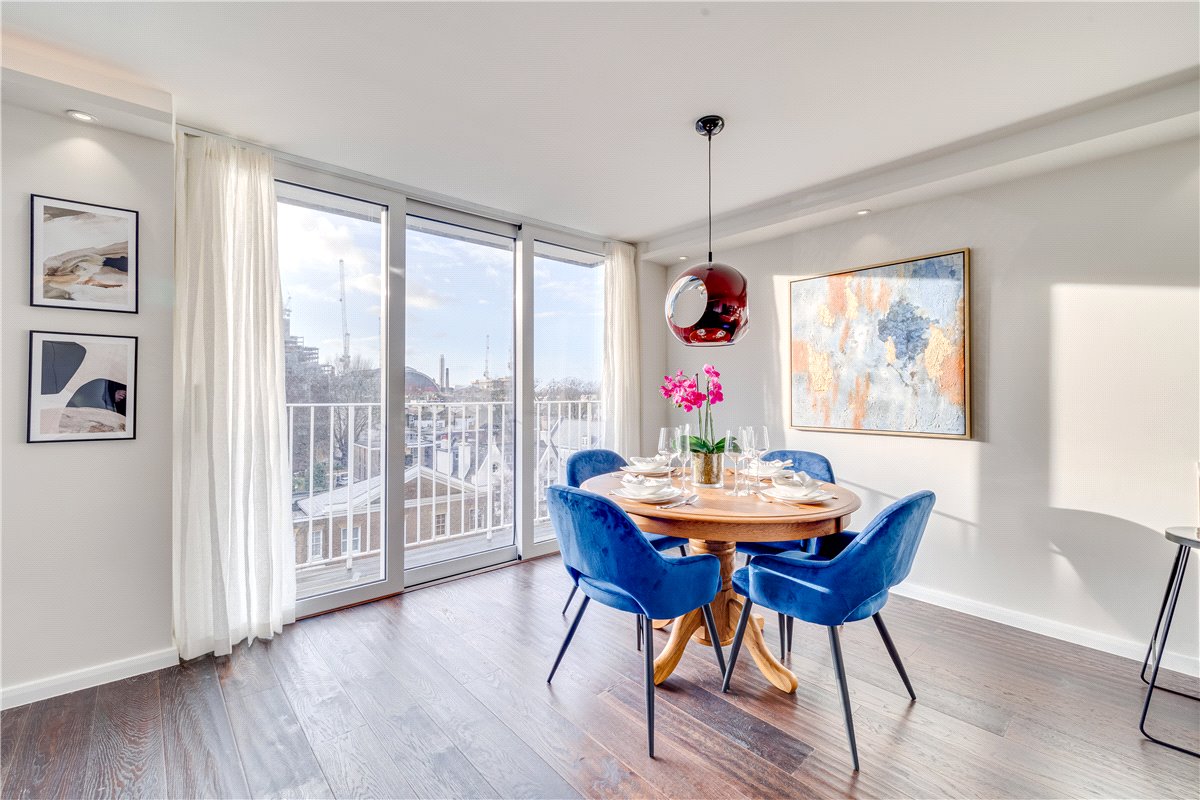 3 bedroom flat, St. Mary Abbots Terrace, Kensington W14 - Available