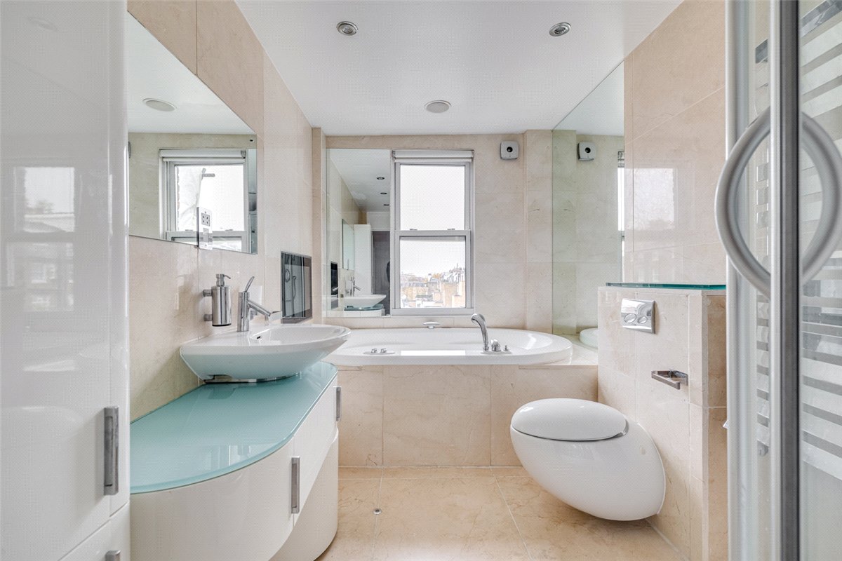 3 bedroom flat, Ennismore Gardens, Knightsbridge SW7 - Available