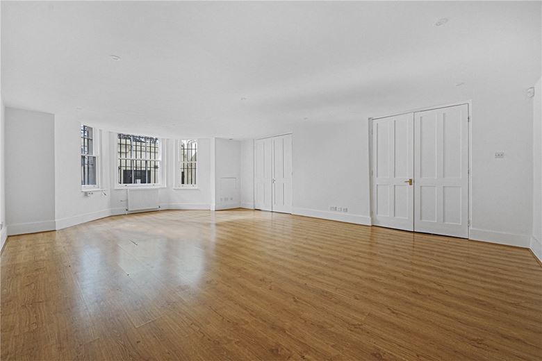 2 bedroom flat, Queens Gate, South Kensington SW7 - Available