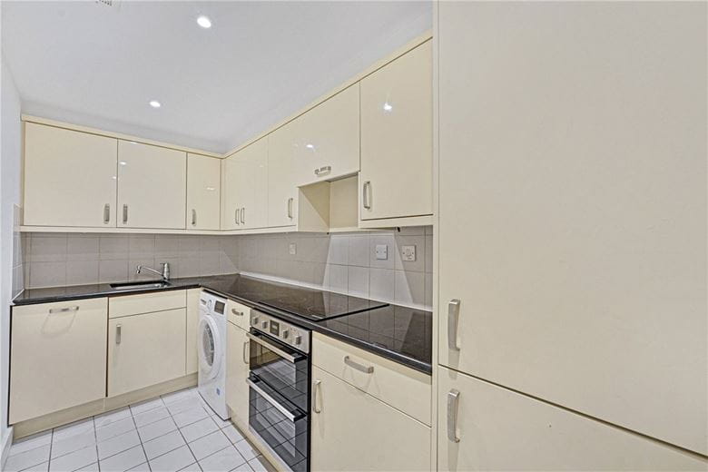 2 bedroom flat, Queens Gate, South Kensington SW7 - Available