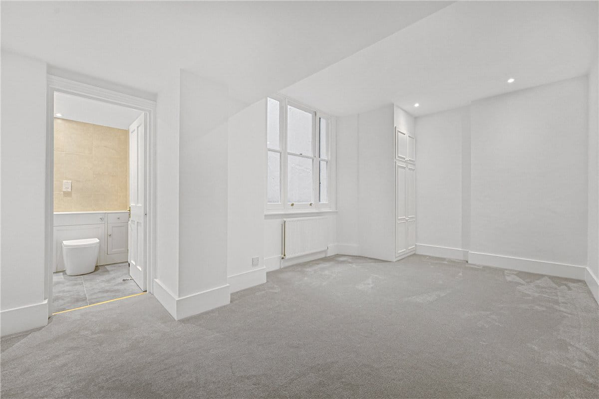 2 bedroom flat, Queens Gate, South Kensington SW7 - Available