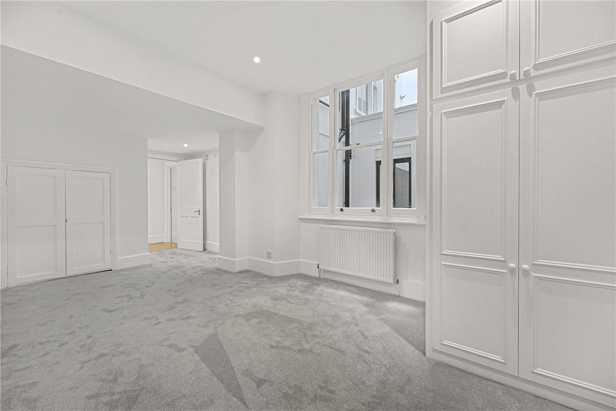 2 bedroom flat, Queens Gate, South Kensington SW7 - Available