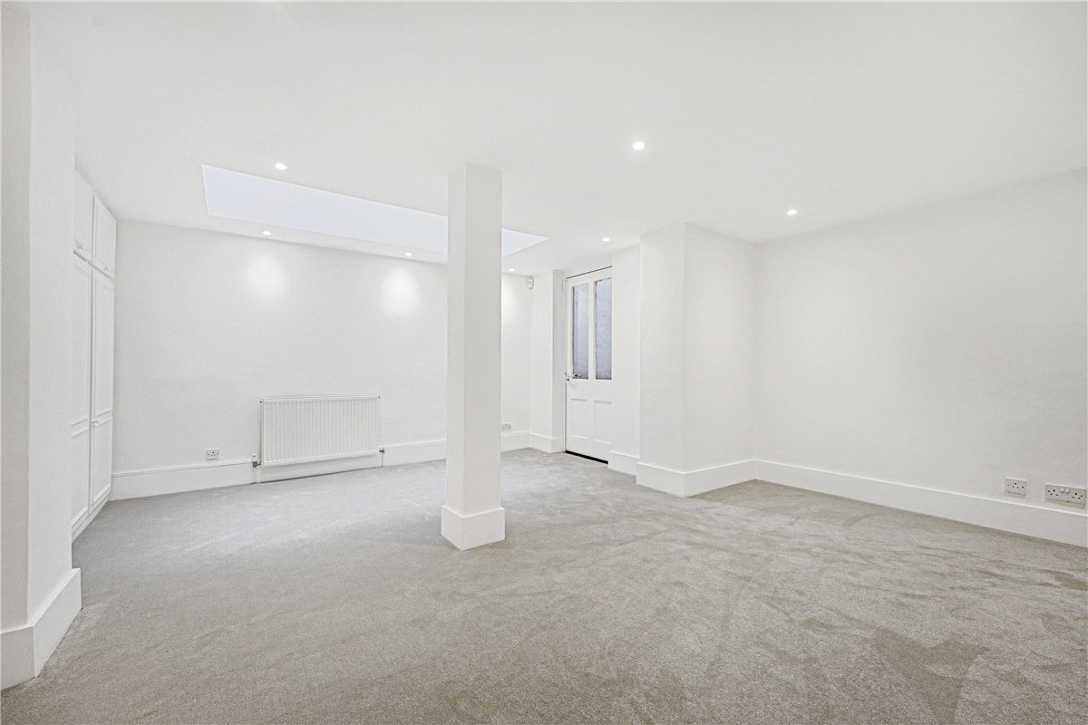 2 bedroom flat, Queens Gate, South Kensington SW7 - Available